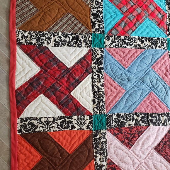 Whirlwind Vtg QUILT Hand Pieced Hand Quilted Twin 74x87 Multi Pattern & Fabric - Picture 12 of 16
